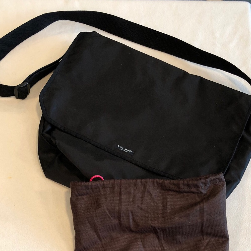Kate Spade laptop / crossbody messenger bag.